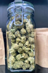 use jars to store cannabis